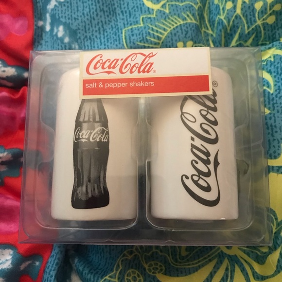 Coca Cola Salt and Pepper Shakers - Picture 2 of 5